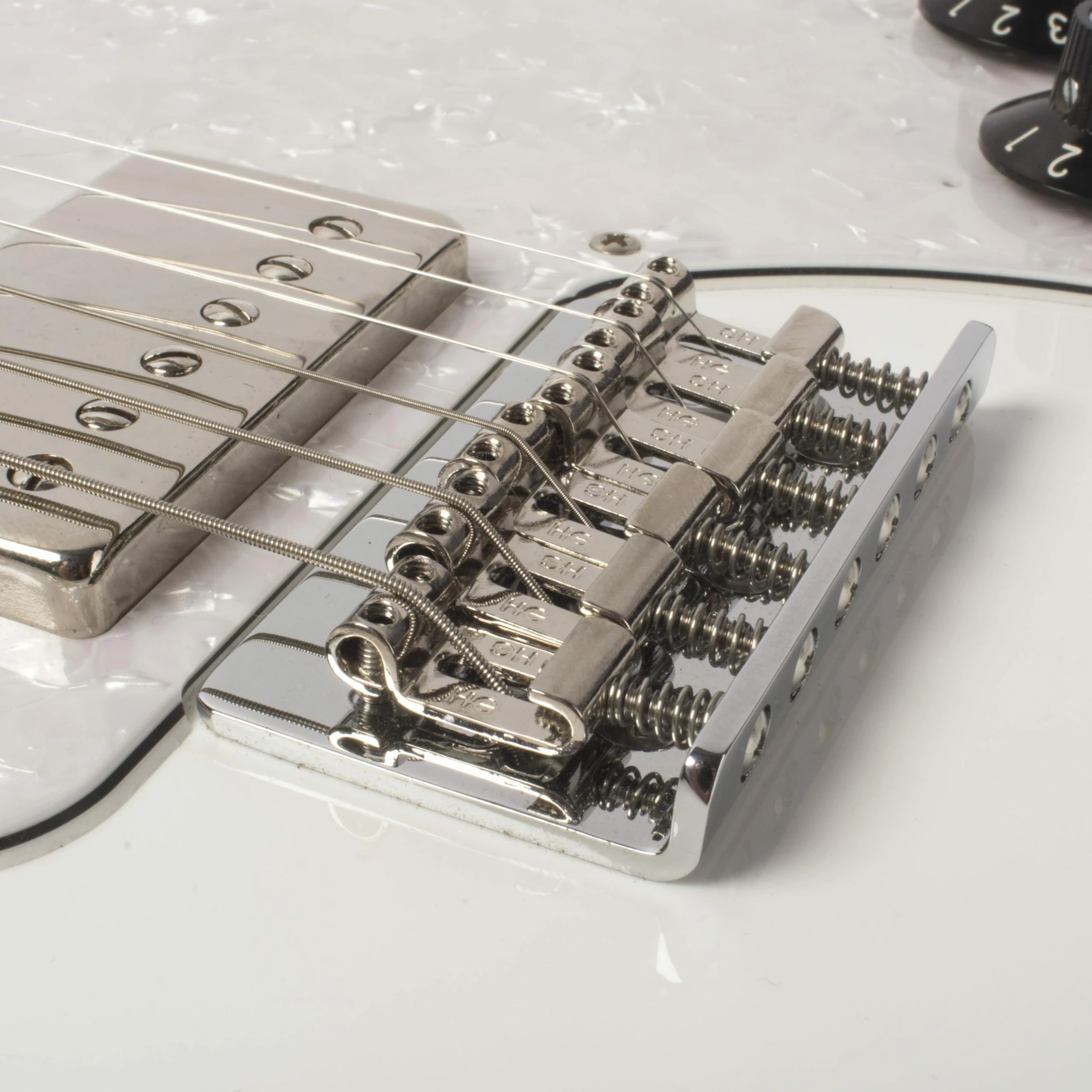 Highwood Contoured Vintage Saddles For Strat - Set Of 6 - StewMac 6 Highwood Contoured Vintage Saddles For Strat - Set Of 6 - StewMac - Image 4