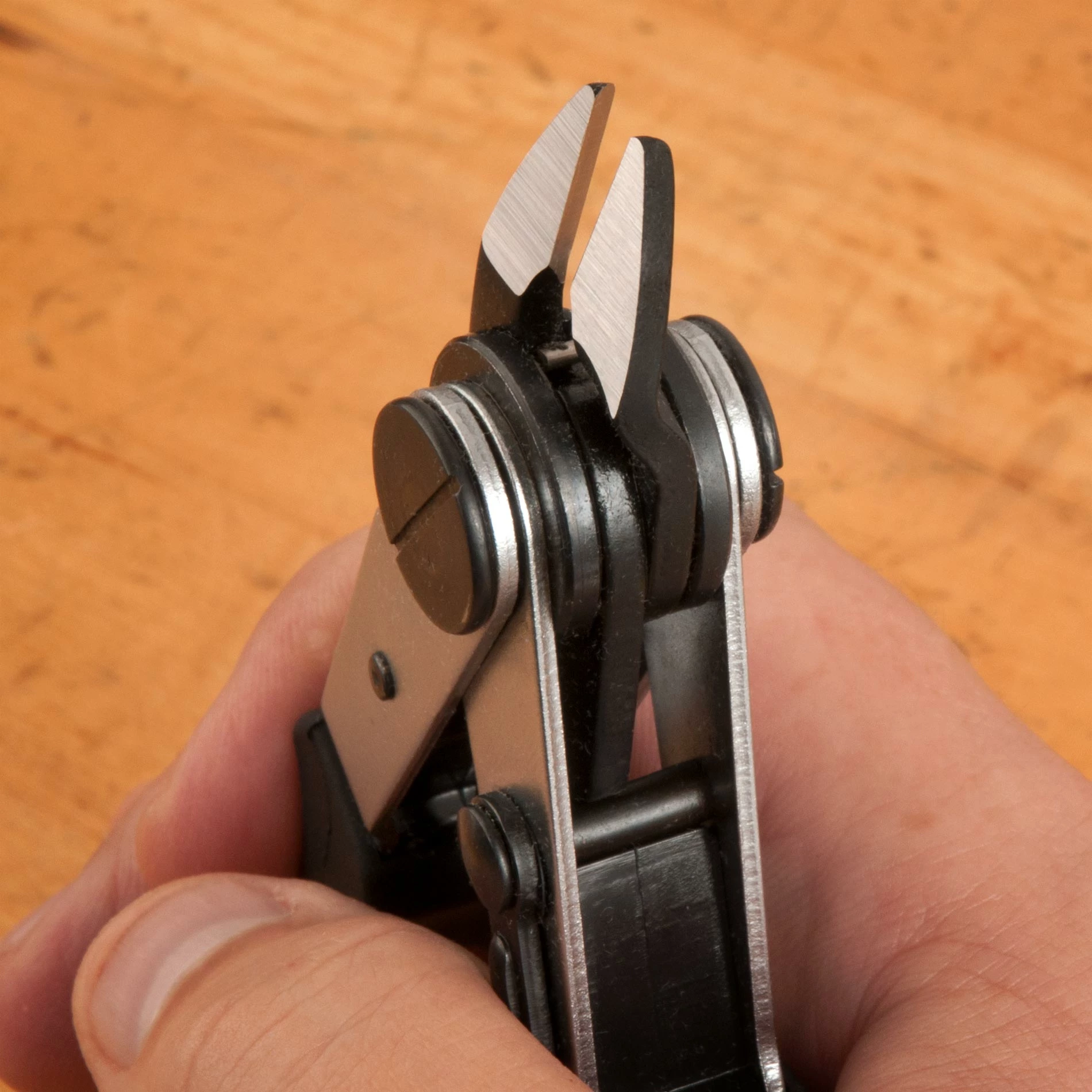 2-in-1 Wire Cutter/Stripper - StewMac 4 2-in-1 Wire Cutter/Stripper - StewMac - Image 2