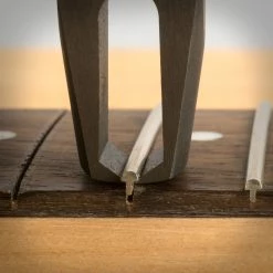 StewMac Precision Fret Puller - StewMac 11 StewMac Precision Fret Puller - StewMac -Kit Melody Sales Store 1636 4 close up pulling 3000px