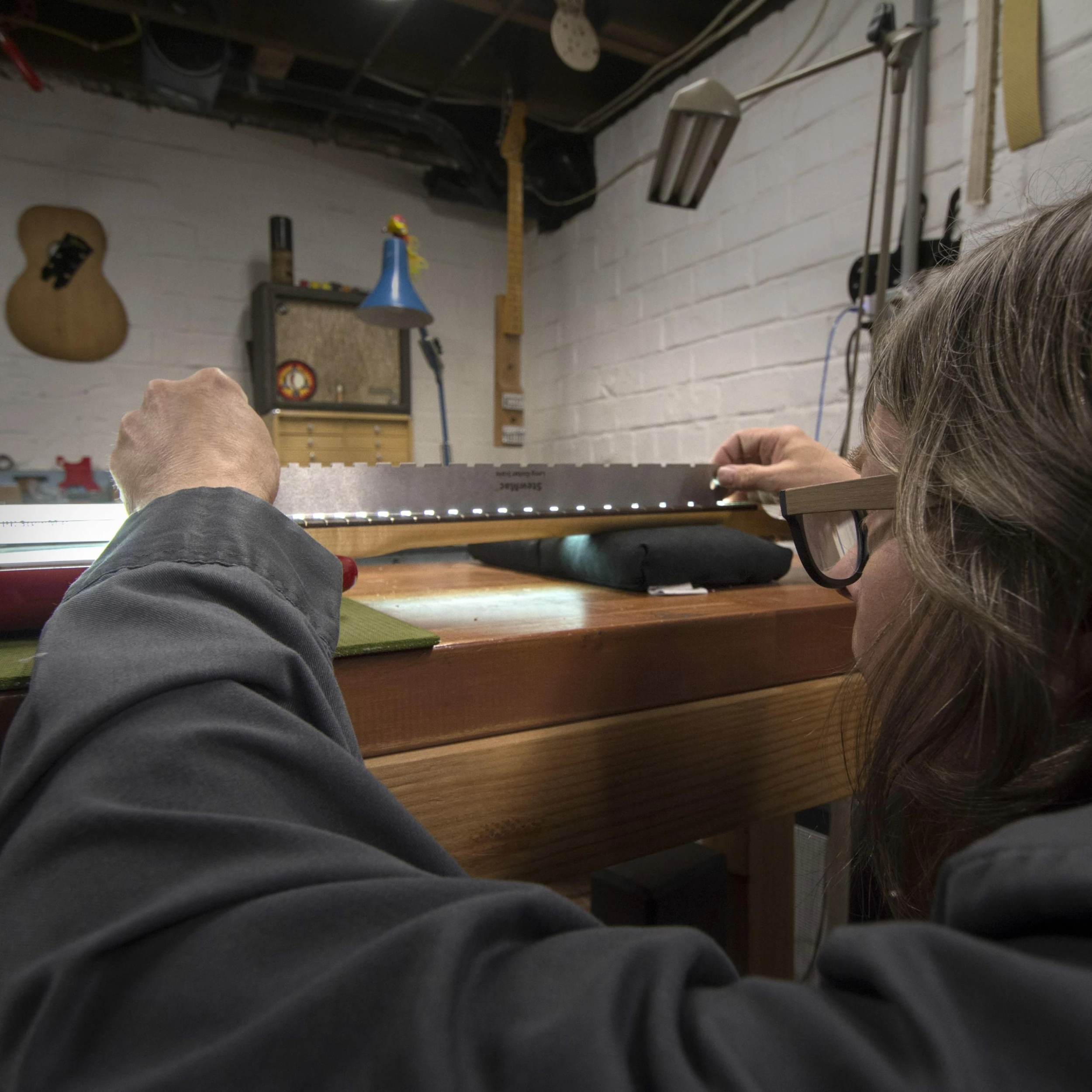 Full Fretboard Inspection Light - StewMac 6 Full Fretboard Inspection Light - StewMac - Image 4