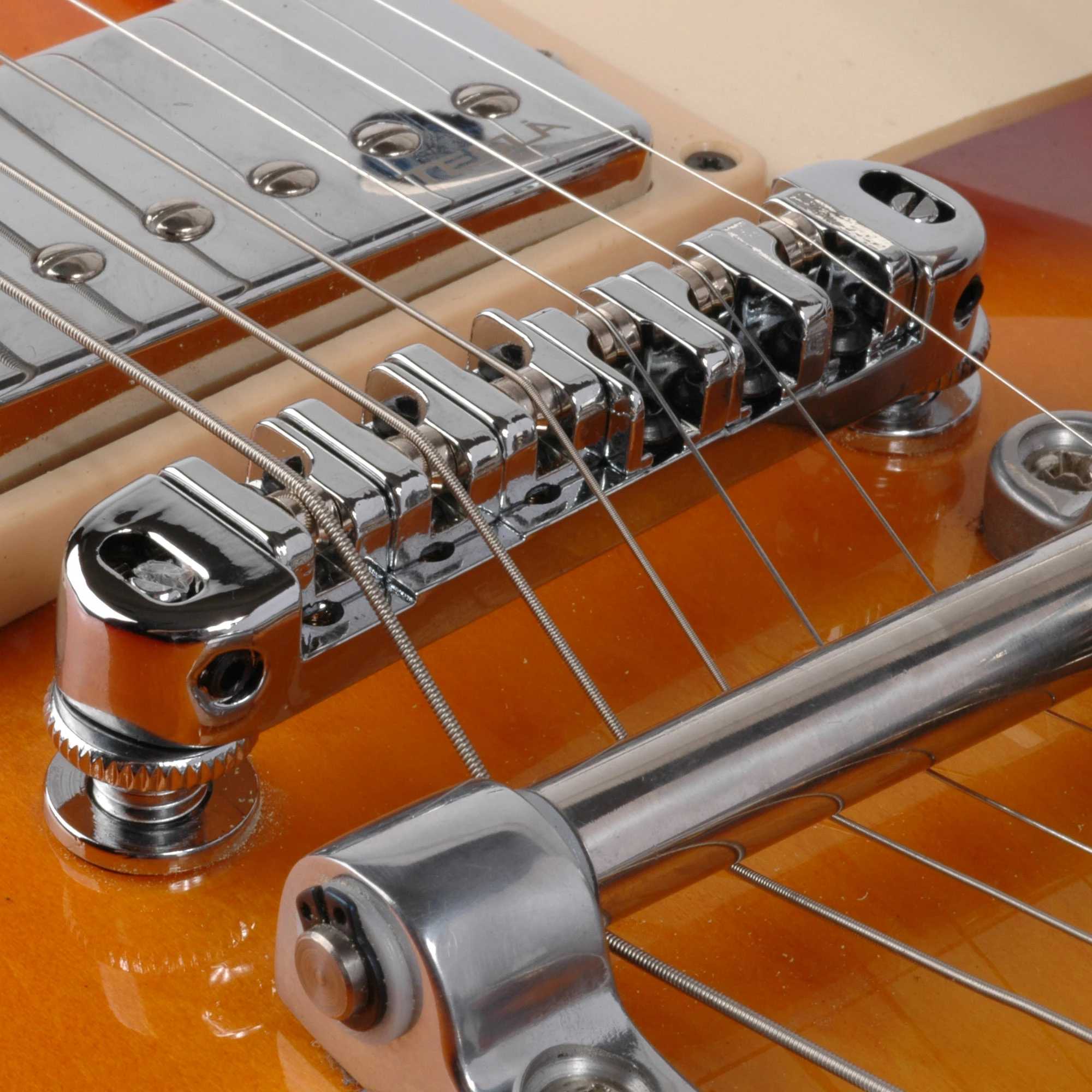 Locking Roller Bridge With Bigsby B70 Vibrato - StewMac 6 Locking Roller Bridge With Bigsby B70 Vibrato - StewMac - Image 4